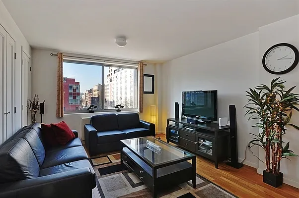 Rented by Addison Property Group | media 18