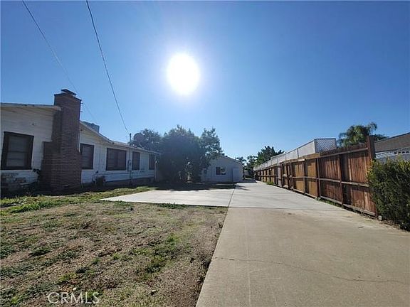 2nd image of 512 W 21st St #B