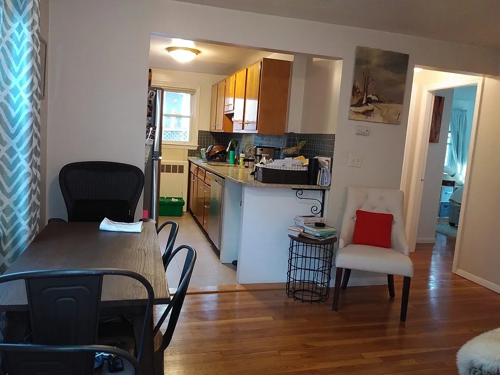 Building Photo - 8 Kenwood St #2