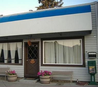 2nd image of 533 Main Ave