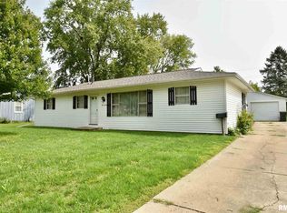 312 Crestlawn Dr, Washington, IL 61571