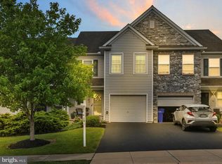 40 Locust Run Dr, York, PA 17404