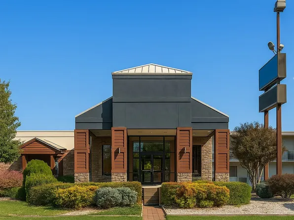 Great One Bedroom Efficiency on the Parkway in the Heart of Pigeon Forge! All Utilities Included!