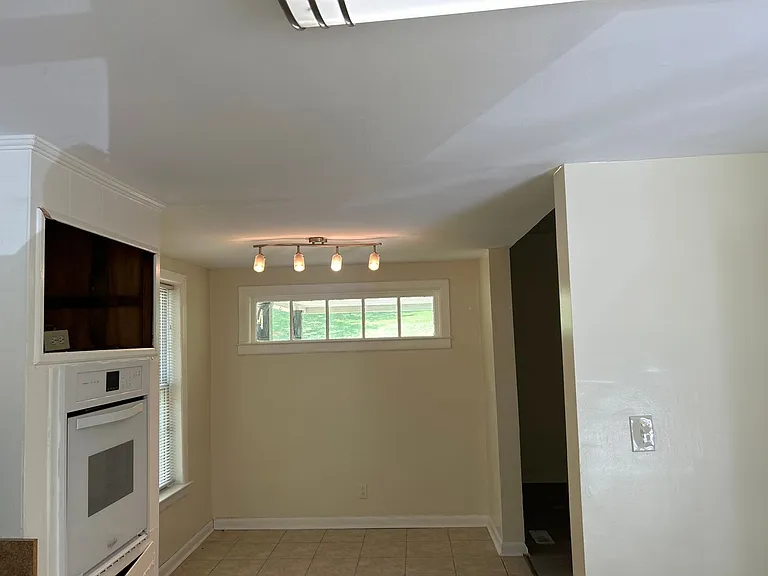 3304 & 3306 Maple Rd NE — Photo 9