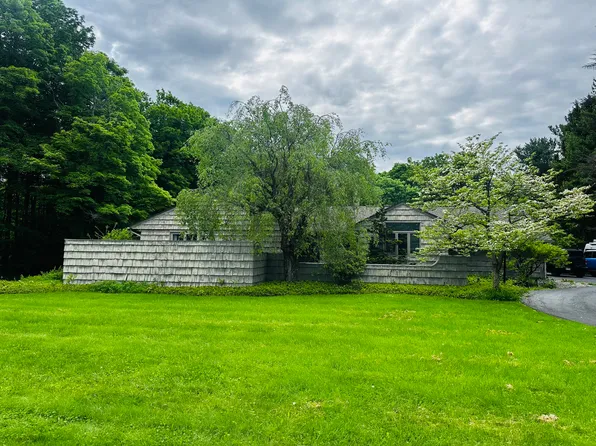 7121 Woodchuck Hill Rd, Fayetteville, NY 13066