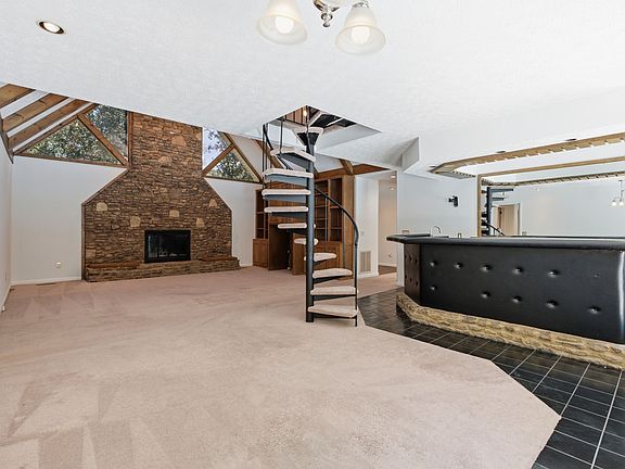 5th image of 1019 Hunts Ln