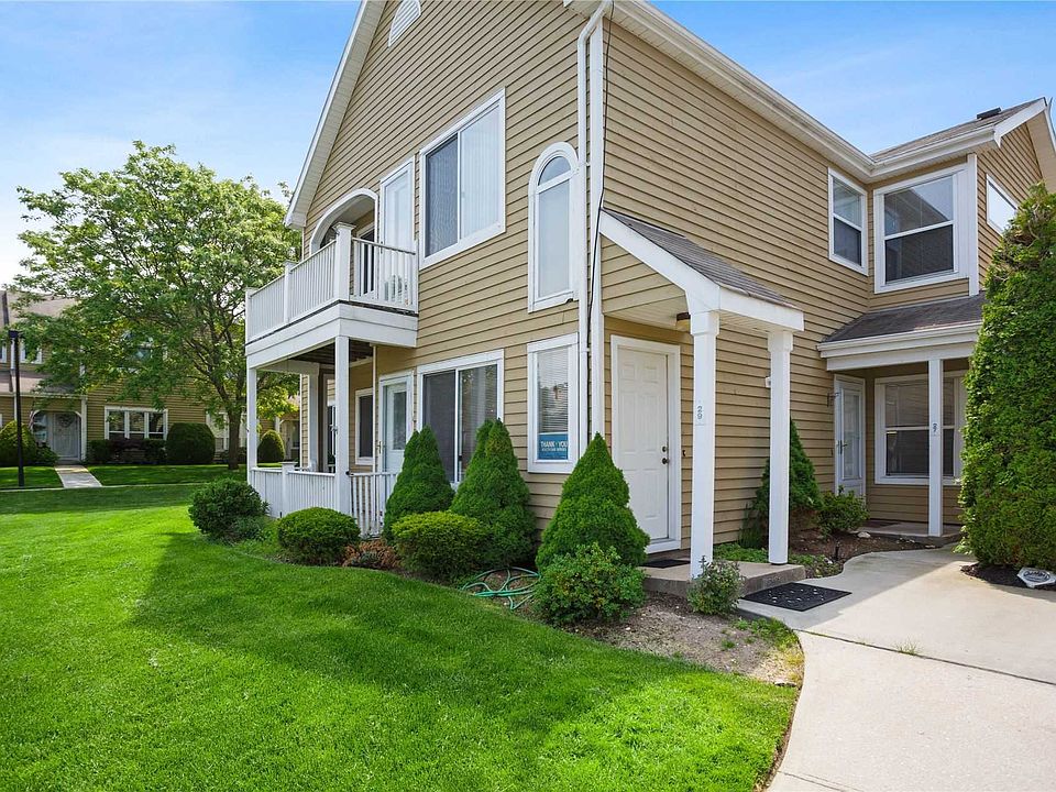 1st image of 27 Eric Dr