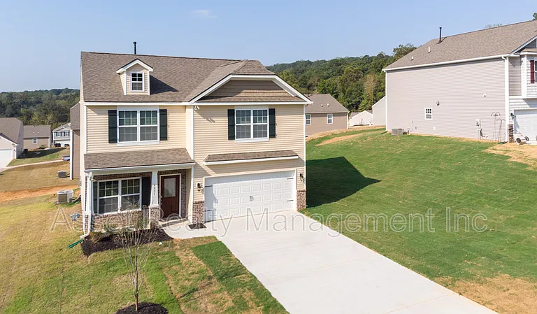 4831 Birchcrest Ln — Photo 2