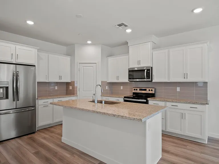 1586 Waterside Ln — Photo 9