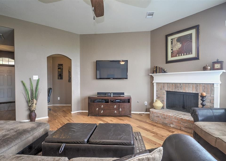 1st image of 108 Golden Sunset Ct