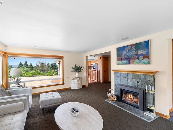 2nd image of 1412 Grand Pl