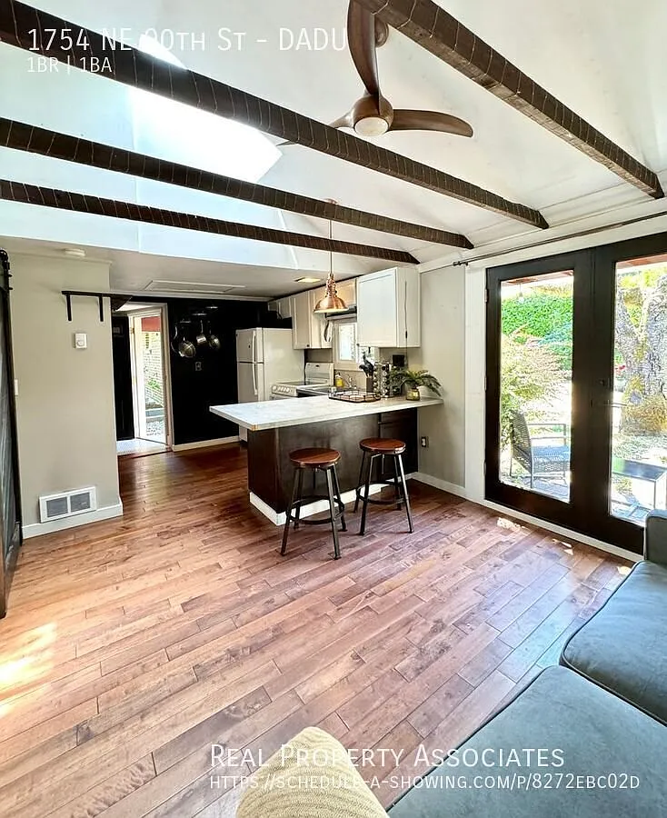Amazing 1-Bedroom Cottage — Photo 2