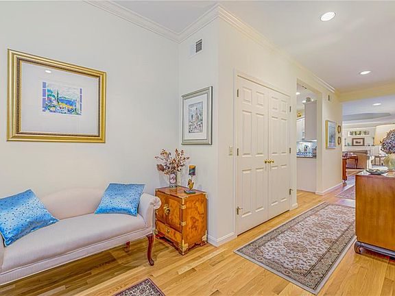 5th image of 148 Pine Glen Dr
