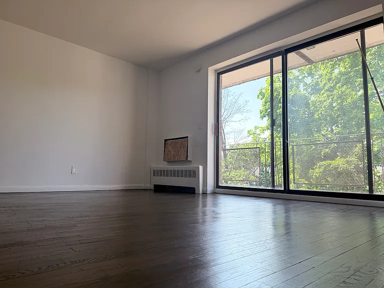 585 N Railroad Ave #2H — Photo 6