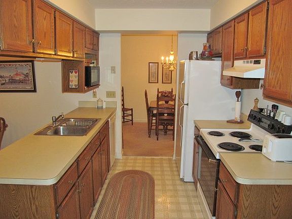 3rd image of 14502 Fullers Ln #43