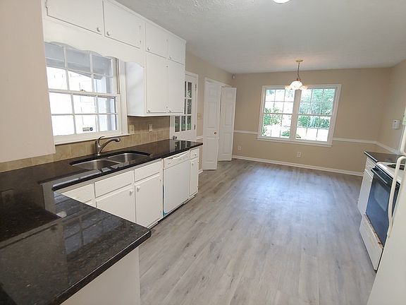 3rd image of 2306 Hidden Ln