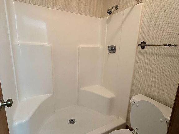 4th image of 105 Highland Ct