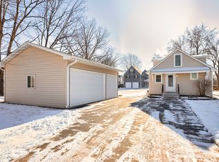 1405 Sunnyside Dr, Johnsburg, IL 60051