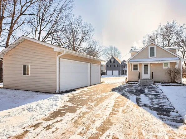 1405 Sunnyside Dr, Johnsburg, IL 60051