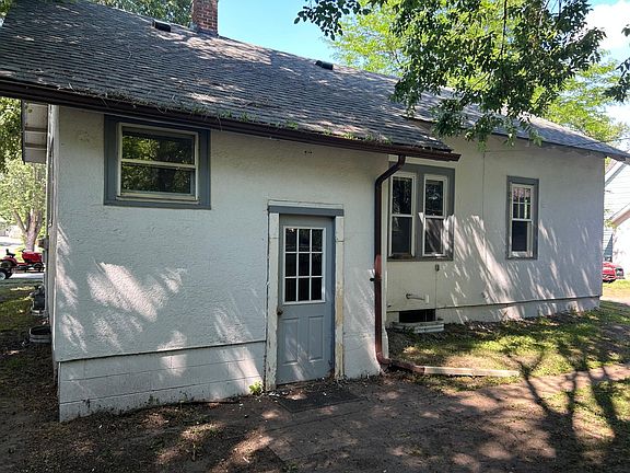 5th image of 403 3rd St S