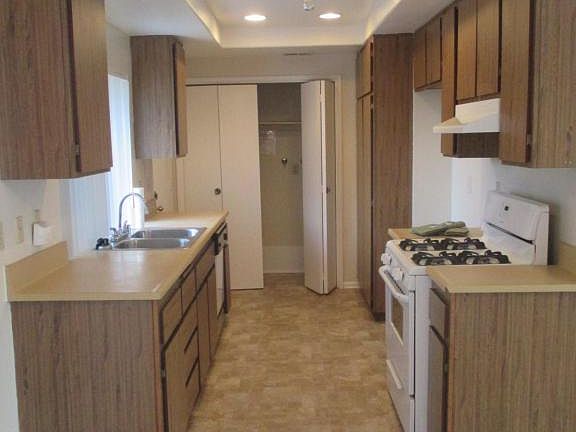 4th image of 25648 White Oak Dr APT A