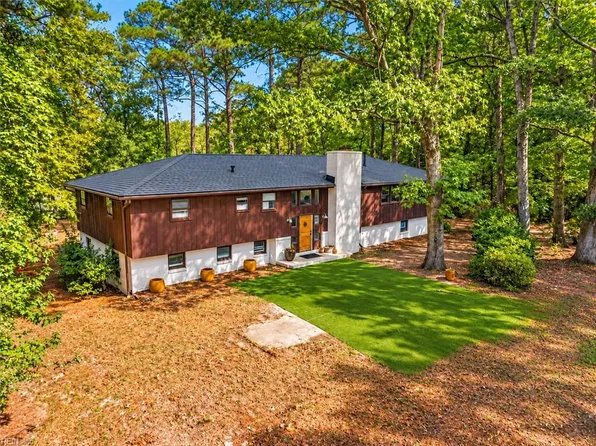 15341 Laurelwood Dr, Carrollton, VA 23314