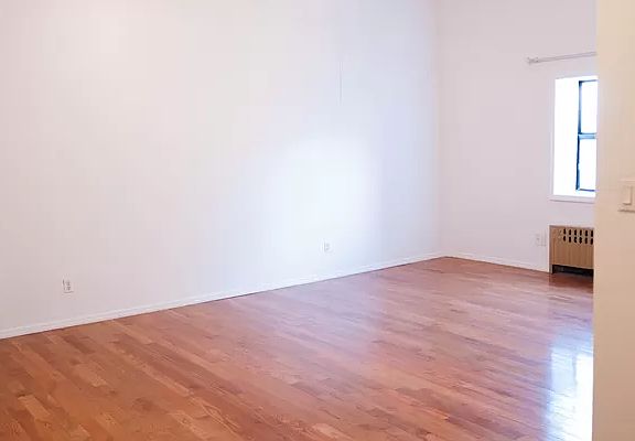 4th image of 1360 Broadway #C