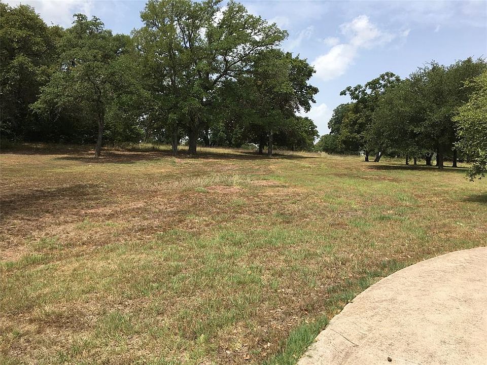 2nd image of 106 Hawthorne Cir