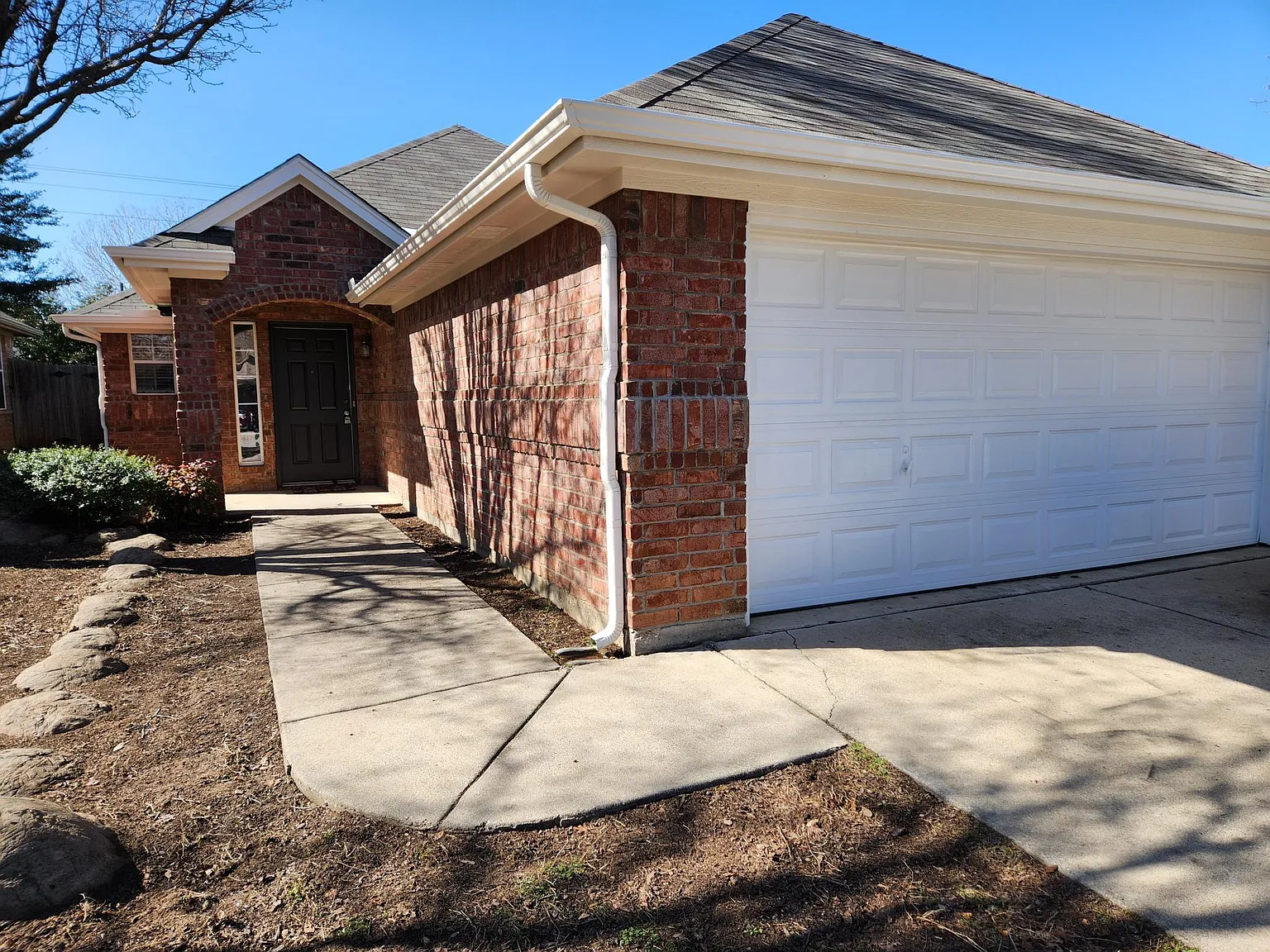 3 bed, 1312 sqft, $1,800 — Photo 2