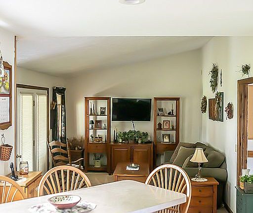 5th image of 113 Village Hill Dr