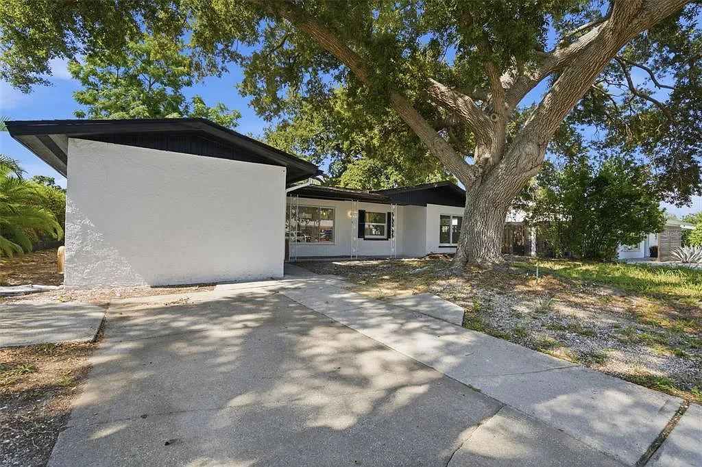 5 bed, 3.0 bath, 1863 sqft, $3,499 — Photo 1
