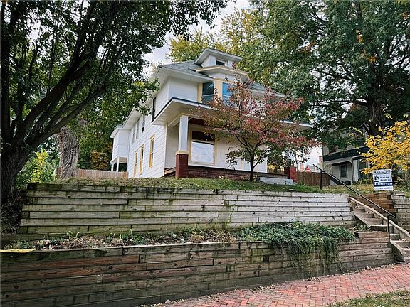 2nd image of 2242 Francis St