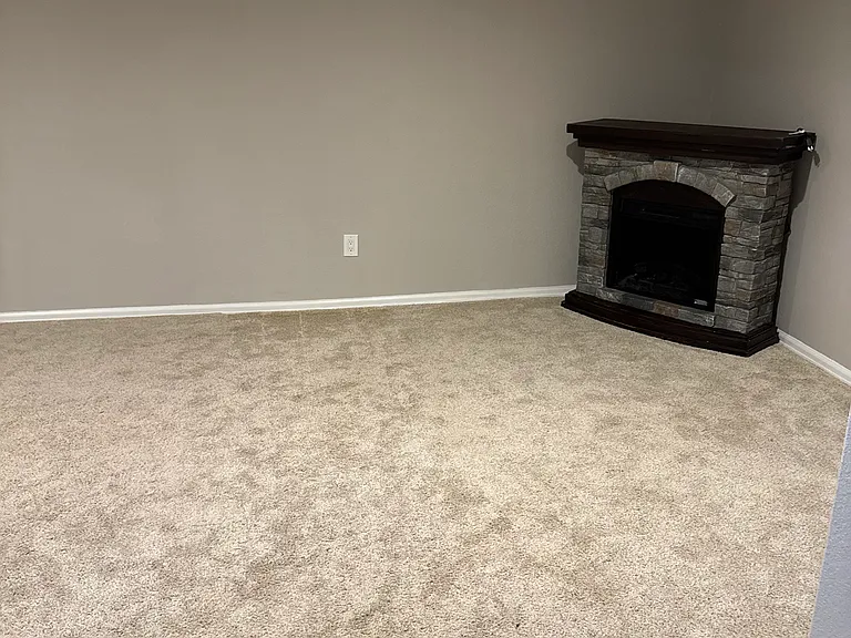 571 Fox Run Cir — Photo 15