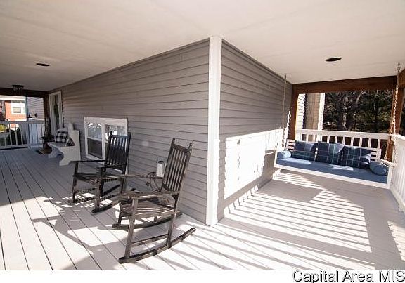 3rd image of 905 Flaggland Dr