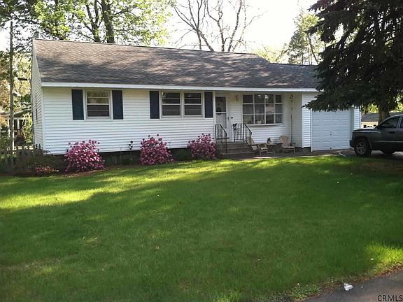 2nd image of 39 Margaret Dr