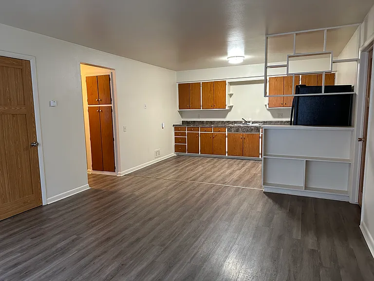 2106 Lake Point Dr #2 — Photo 2