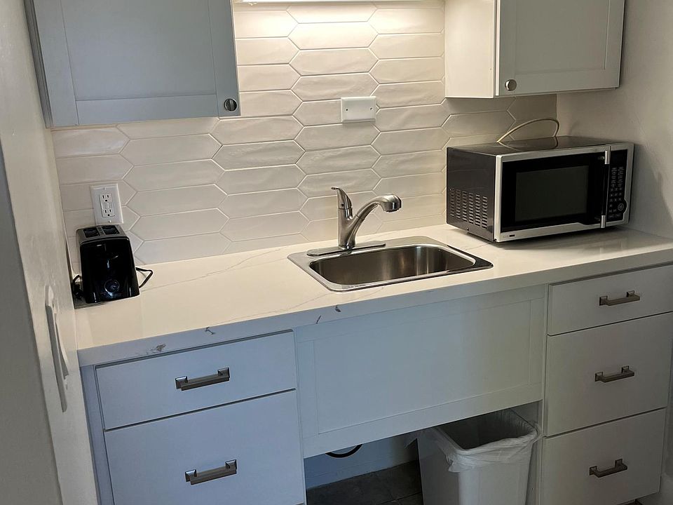 1st image of 122 Wrenn St #2