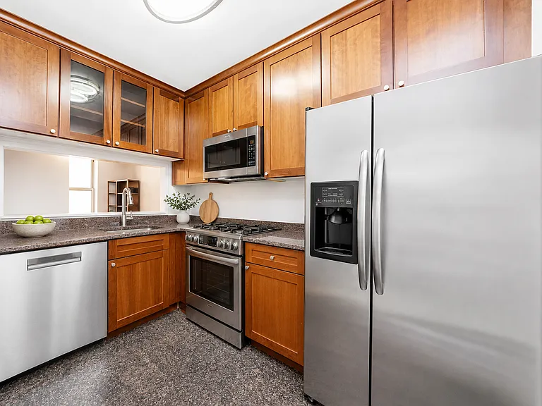 10 W 74th St #2D — Photo 6