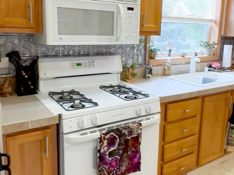 928 Jeremy St — Photo 11