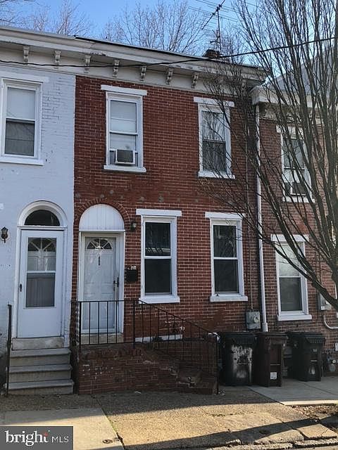 1st image of 1005 W 7th St