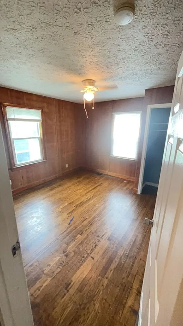 Nice 4BR/1BA house with Appliances — Photo 3