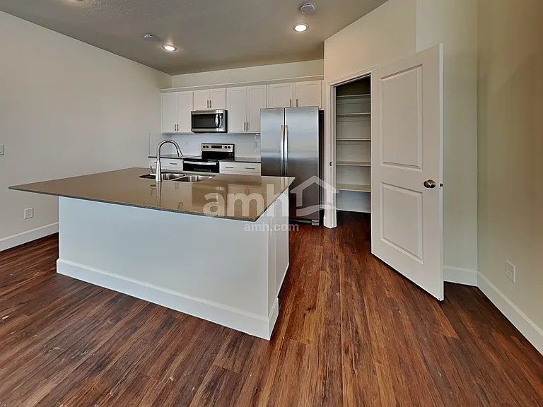 11016 S Trocadero Ave — Photo 4