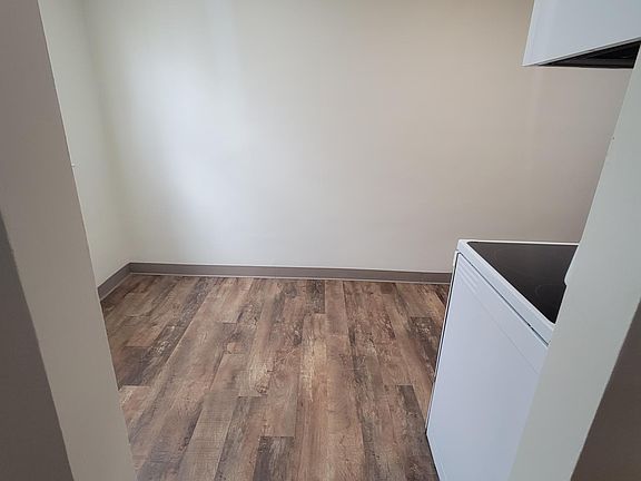 4th image of 5838 Elmwood Ave