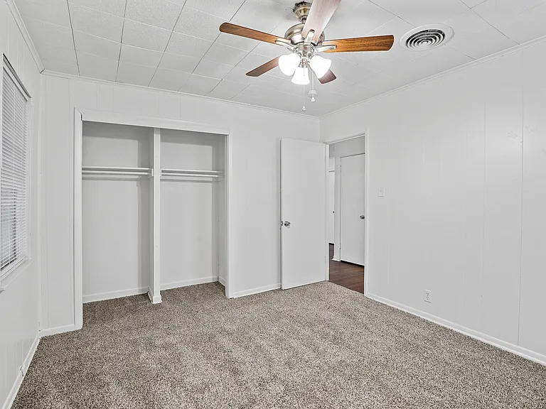 711 N Carroll Blvd — Photo 12