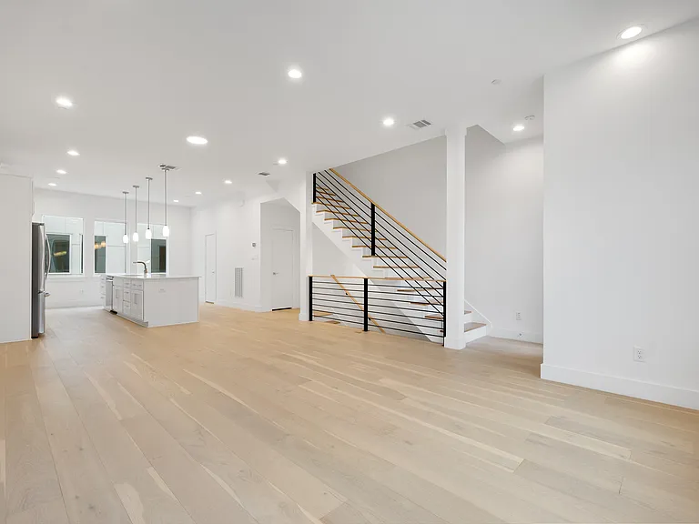 3915 N Hall St #103 — Photo 10