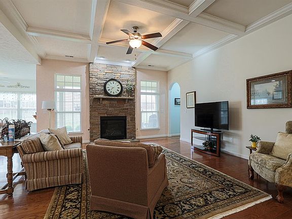 4th image of 102 Vanessa Ct