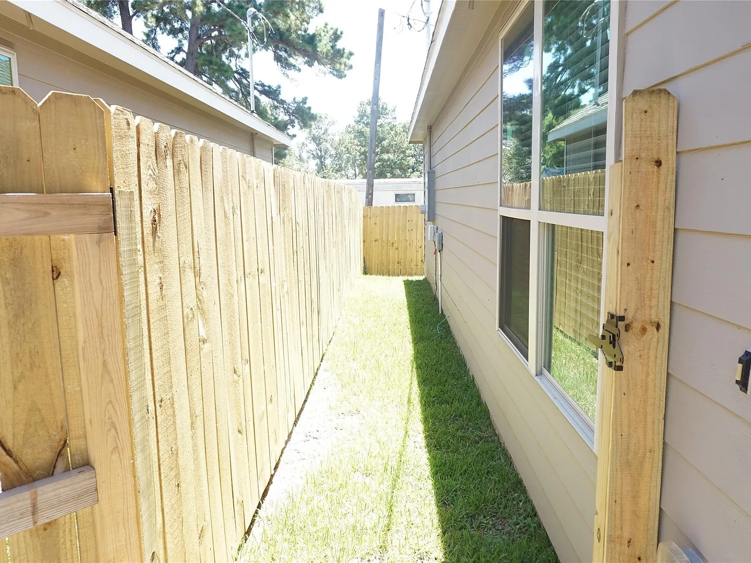 3 bed, 2.0 bath, 988 sqft, $1,350 — Photo 3