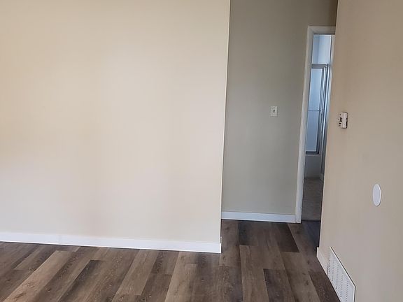 4th image of 429 Eddy St Unit B