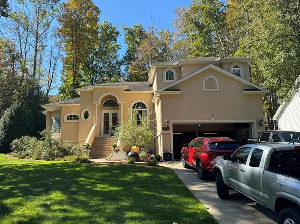 119 Barnstaple Dr, Daniels, WV 25832