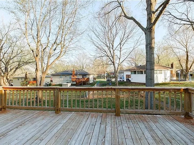 504 NE Johnston Dr — Photo 23